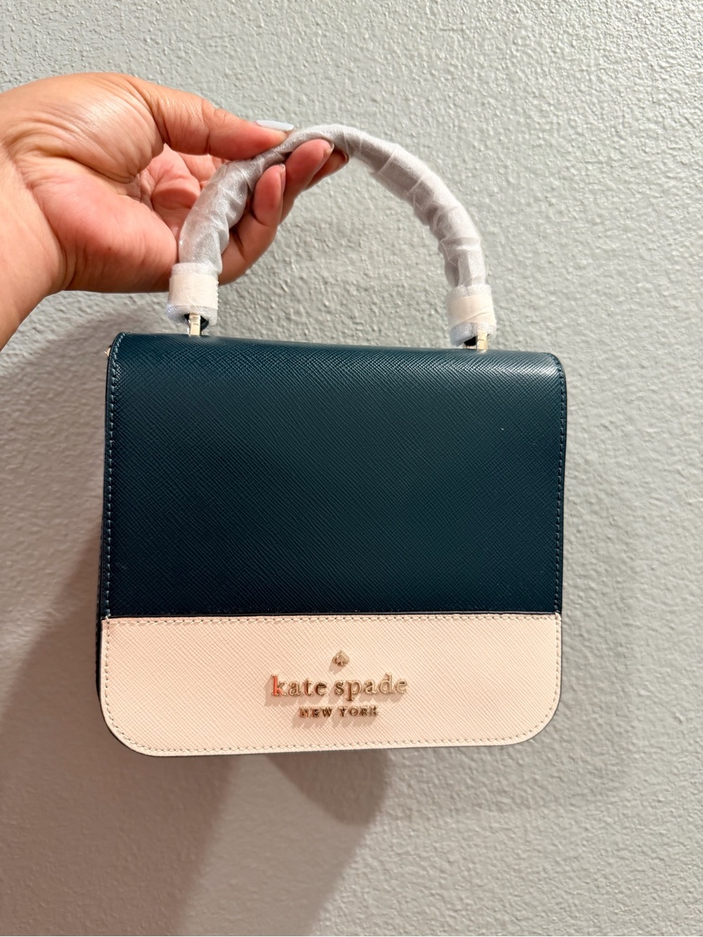 Kate Spade Staci Two-Tone Trunk Crossbody in Moss Green and Cream